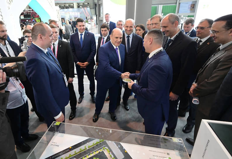 Презентация экосистемы «Космос» премьер-министру РФ Михаилу Мишустину на выставке «Иннопром-2025»