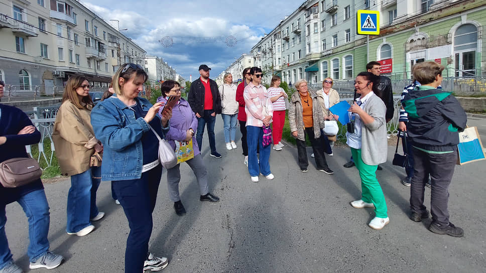 Во время экскурсии по Химмашу туристы знакомятся с архитектурой соцгородка