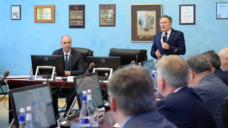 Врио губернатора Свердловской области Денис Паслер и генеральный директор госкорпорации «Росатом» Алексей Лихачев