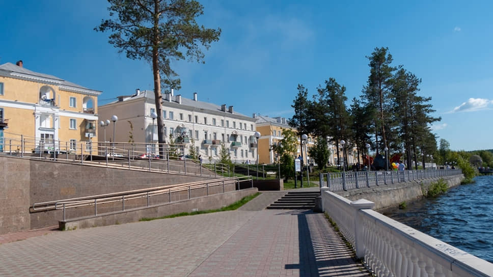 «Русал» активно инвестирует в городскую инфраструктуру. В 2024 году завершилось благоустройство четвертой зоны набережной у политехникума — финальный этап масштабного проекта по облагораживанию акватории Турьи от ДК БАЗа до Заречного района