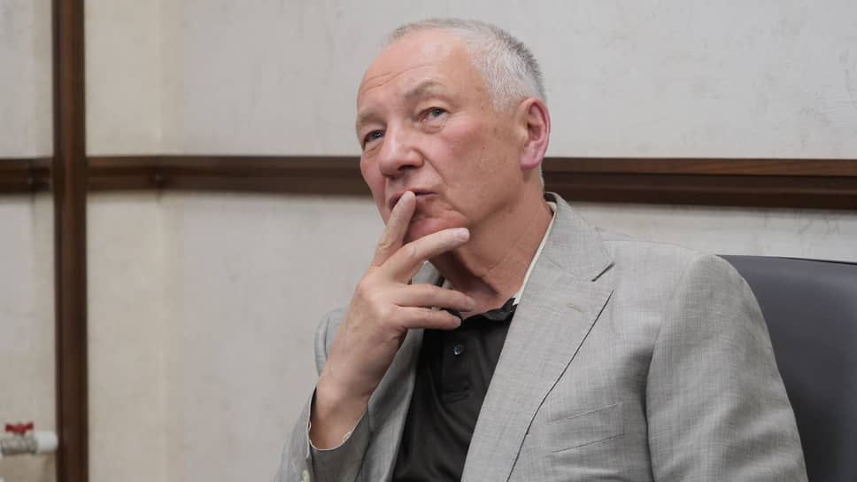Бывший заместитель главы Екатеринбурга Виктор Контеев во время интервью после условно-досрочного освобождения