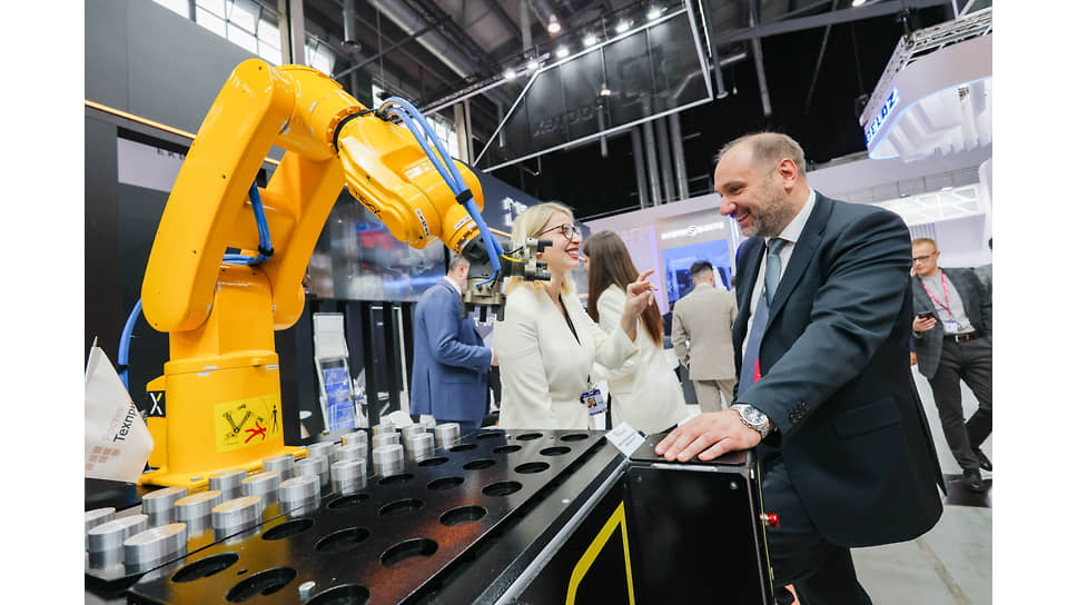 Работа международной промышленной выставки «Иннопром-2025» в международном выставочном центре «Екатеринбург-Экспо»