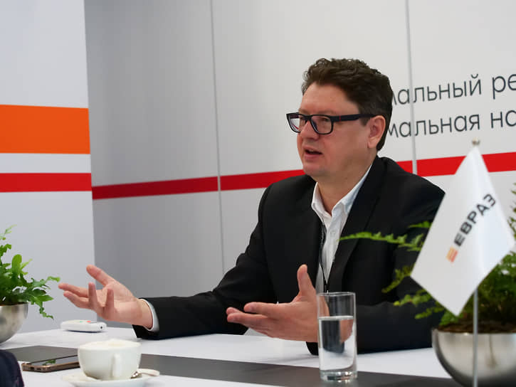 Вице-президент «Евраза» по информационным технологиям Артем Натрусов во время интервью