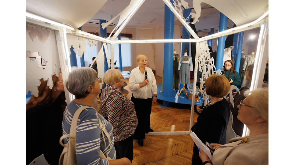 Постановка «Синей птицы» должна быть наивна, проста, легка, жизнерадостна, весела и призрачна, как детский сон, говорил Константин Станиславский