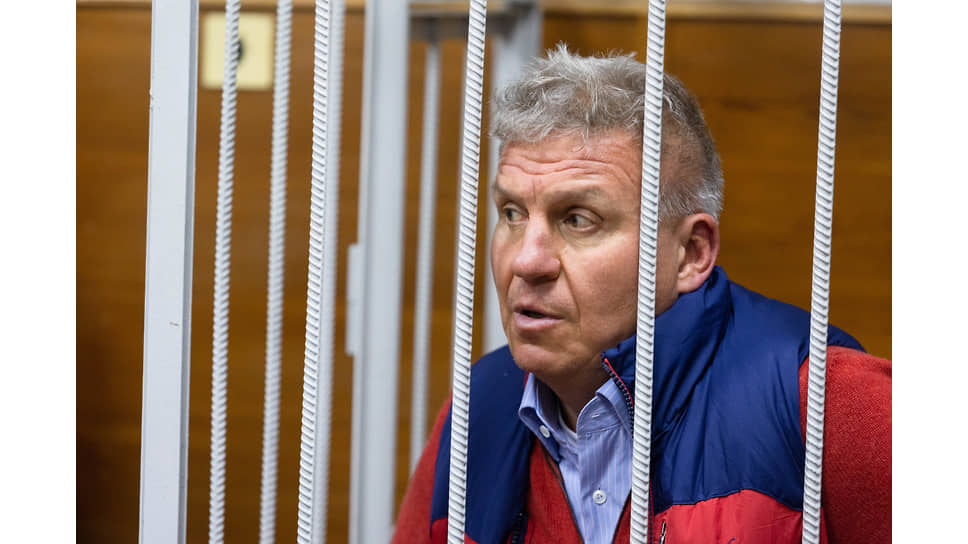 Вынесение меры пресечения для топ-менеджеров &quot;Облкоммунэнерго&quot; и АО &quot;Объединенная теплоснабжающая компания&quot; (ОТСК) в Верх-Исетском районном суде Екатеринбурга. Совладелец АО &quot;Облкоммунэнерго&quot; Алексей Бобров перед началом заседания суда