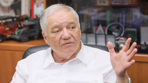 Сердечное рано // Коллектив Уральского кардиоцентра просит продления контракта для своего главврача