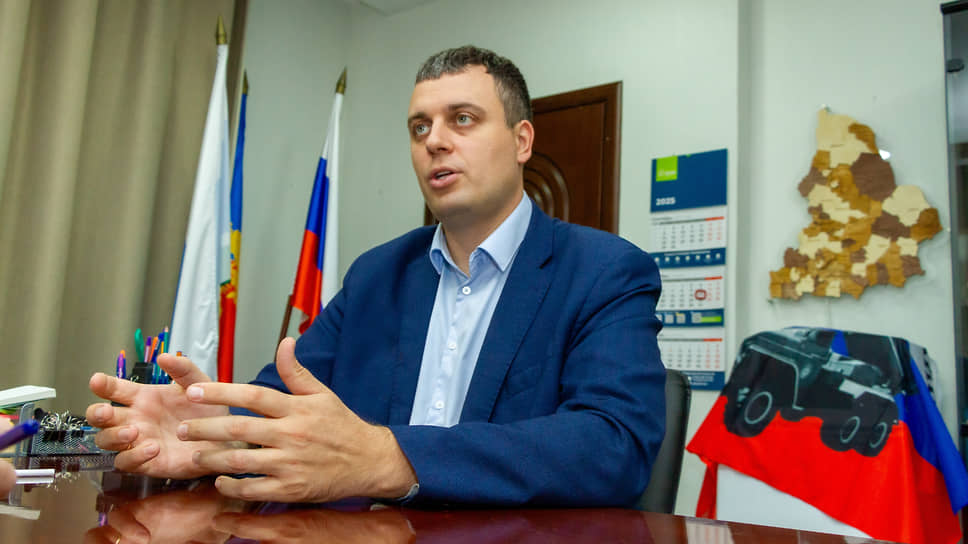 Глава Среднеуральска (Свердловская область) Алексей Стасенок во время интервью  