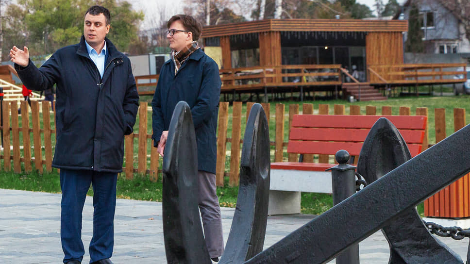 Глава Среднеуральска Алексей Стасенок (слева) во время интервью