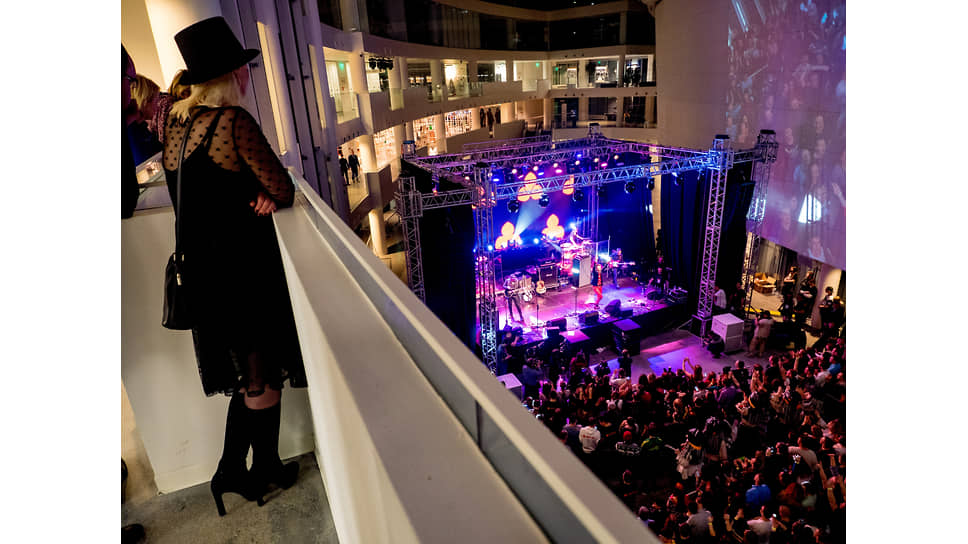 Зрители во время фестиваля «Старый новый рок» в Ельцин-Центр, 2019 г.