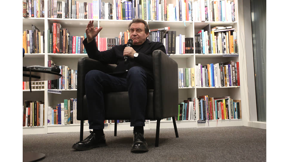 Кинорежиссер Алексей Учитель во время общения с журналистами