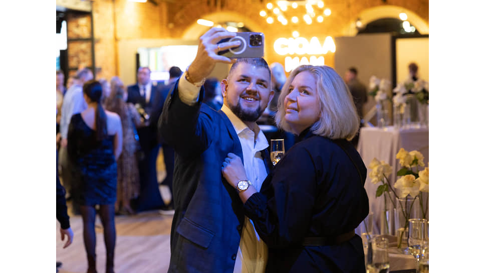 Церемонию посетили более 300 гостей — это представители бизнес-сообщества, региональной и городской власти, предпринимательских объединений, культурных организаций и медиа Екатеринбурга