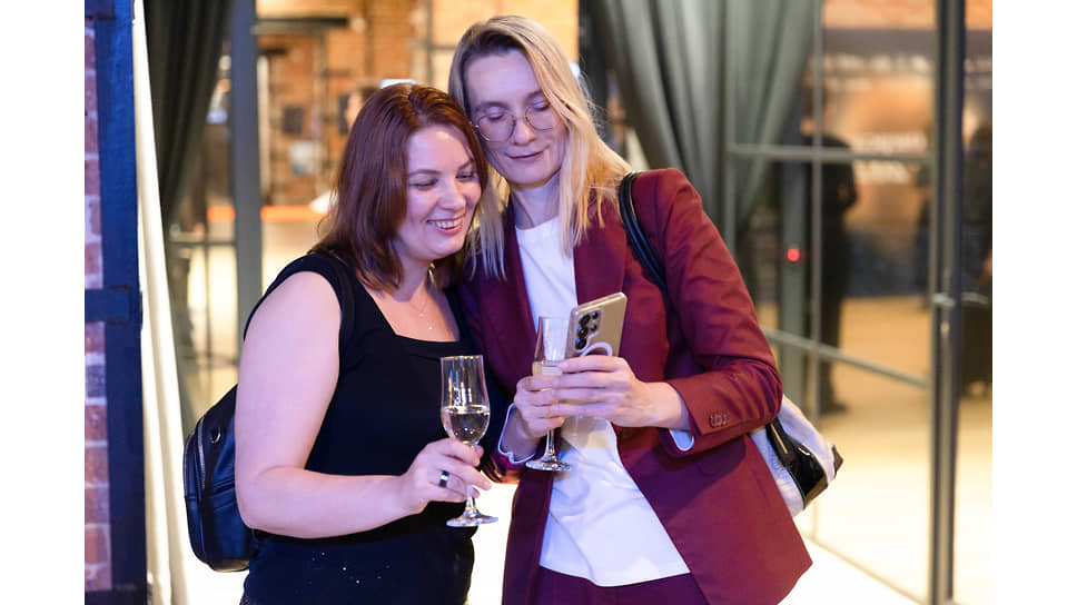 Церемония вручения наград «Коммерсантъ года» в креативном кластере «Домна» в Екатеринбурге. Гости мероприятия перед началом церемонии