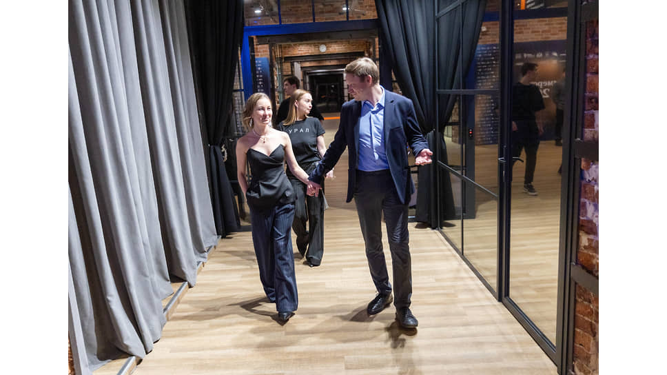 Церемония вручения наград «Коммерсантъ года» в креативном кластере «Домна» в Екатеринбурге. Гости мероприятия пред началом церемонии