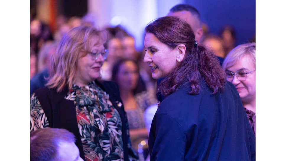 Заместитель министра агропромышленного комплекса Свердловской области Светлана Островская и уполномоченный по защите прав предпринимателей в Свердловской области Елена Артюх перед началом церемонии