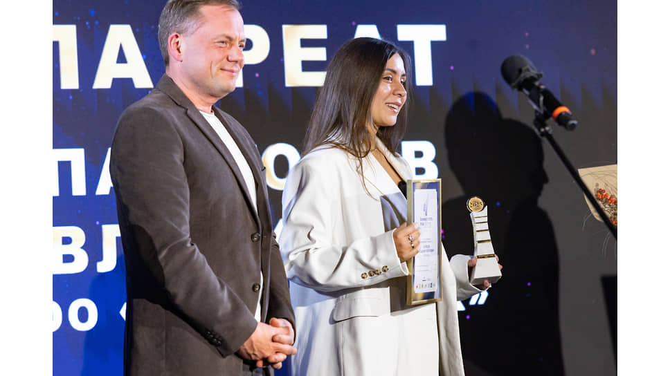 Церемония вручения наград «Коммерсантъ года» в креативном кластере «Домна», в Екатеринбурге. Директор СОФПП и представитель компании «ВГП-СпецТех» во время церемонии Валерий Пиличев