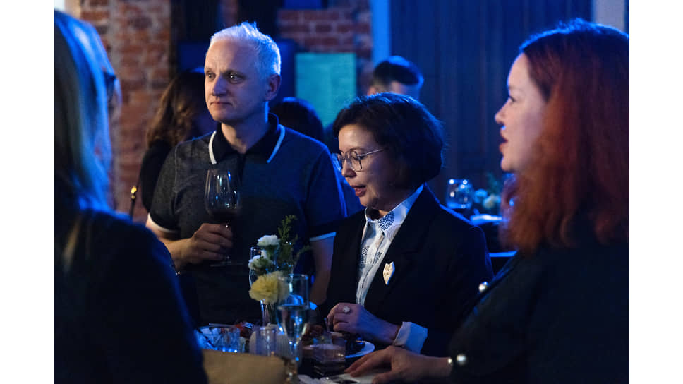 Церемония вручения наград «Коммерсантъ года» в креативном кластере «Домна» в Екатеринбурге. Гости мероприятия после окончания церемонии