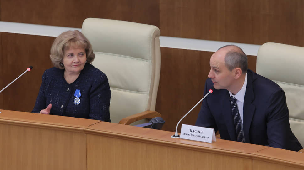 Председатель Законодательного собрания Свердловской области Людмила Бабушкина (слева) и губернатор Свердловской области Денис Паслер (справа)  