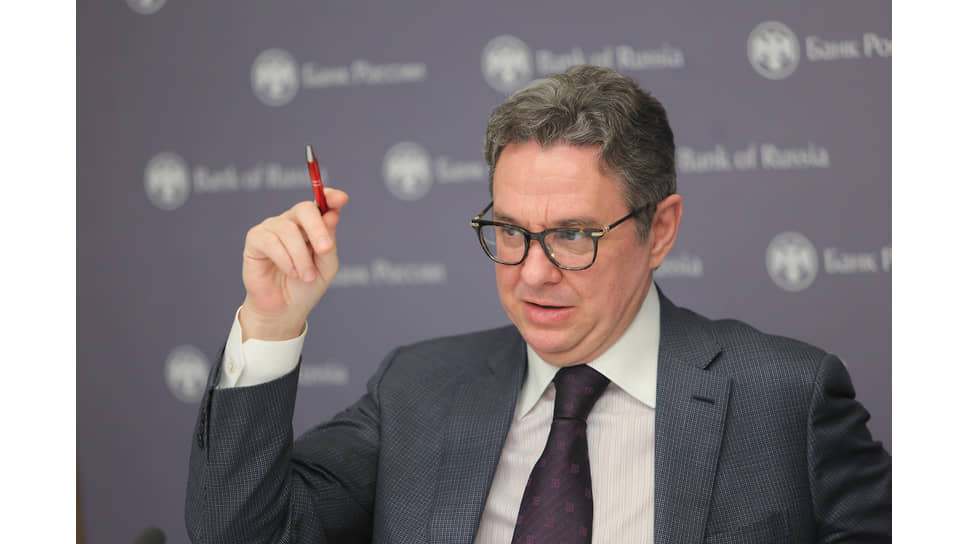 Советник председателя Центрального банка России Кирилл Тремасов во время общения с журналистами в  Свердловском отделении Банка России