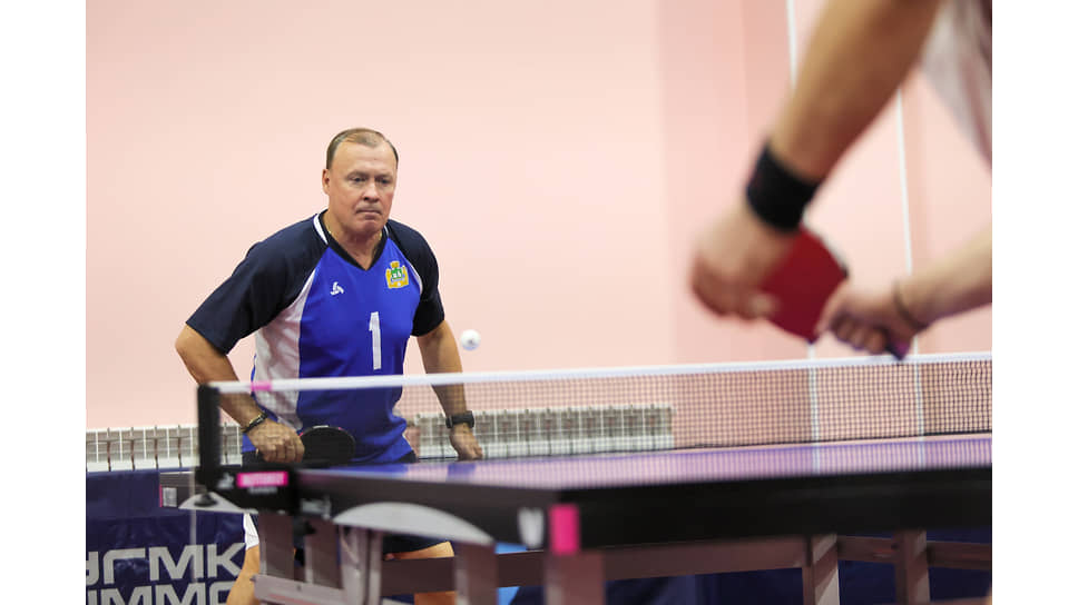 Мэр Екатеринбурга Алексей Орлов. Во время открытия турнира глава пожелал все настроя &quot;на победу&quot;. &quot;Теннис требует концентрации и очень быстрого принятия решений. Здесь собрались руководители, которые эти принципы применяют и в обычной жизни, поэтому они и занимаются теннисом&quot;,— открыл турнир глава города