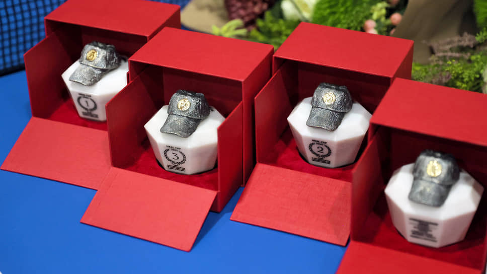 Турнир по настольному теннису &quot;Уральская шляпа&quot; собрал известных уральцев 25 ноября. Соревнования объединили представителей делового, общественного и профессионального сообществ Свердловской области в борьбе за главный приз — традиционную бронзовую статуэтку