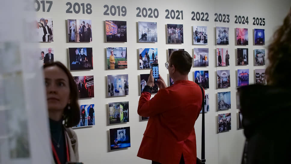 Президентский центр Бориса Ельцина был открыт в Екатеринбурге в 2015 году во исполнение федерального закона №68 от 13 мая 2008 года «О центрах исторического наследия президентов РФ, завершивших свои полномочия»