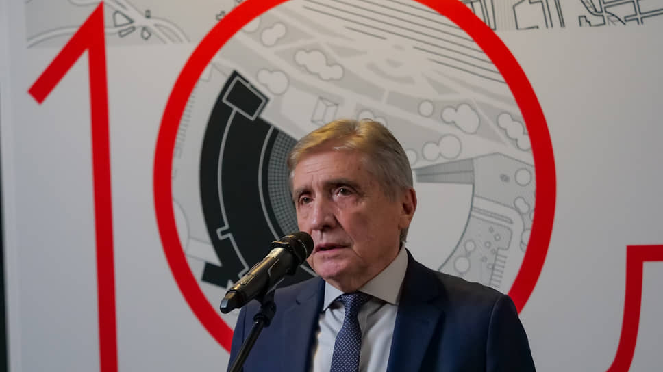 Исполнительный директор Ельцин-центра Александр Дроздов во время открытия выставки 