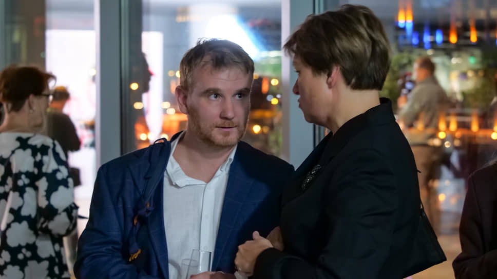 Директор Музея истории Екатеринбурга Игорь Пушкарев (в центре)