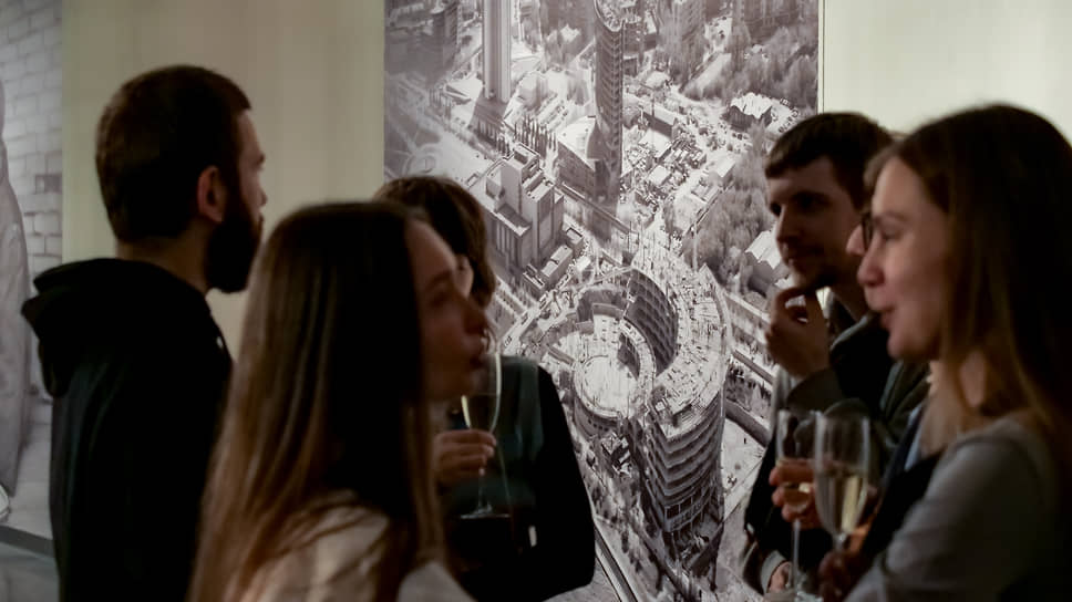 В Ельцин-центре расположены музей Бориса Ельцина, арт-галерея, библиотека, архив, кинозал, магазины, предприятия общественного питания, офисные помещения, апартаменты