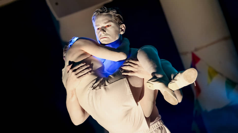 «Маяковский. Встреча» - драматически-пластическое представление, посвященное визиту Владимира Маяковского в Свердловск в 1928 году