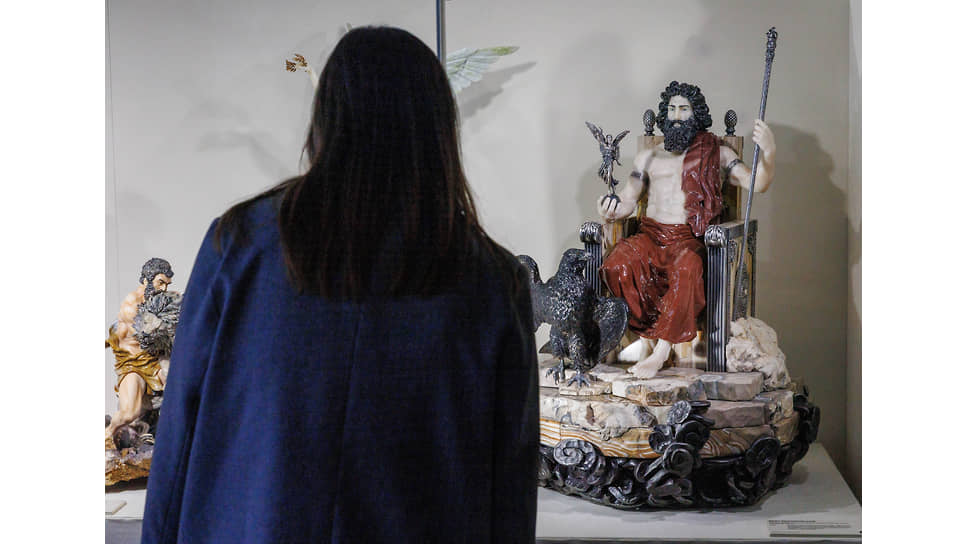 Выставка «Легенды камня» приурочена к 300-летию камнерезного искусства Урала и 15-летию собрания Фонда семьи Шмотьевых