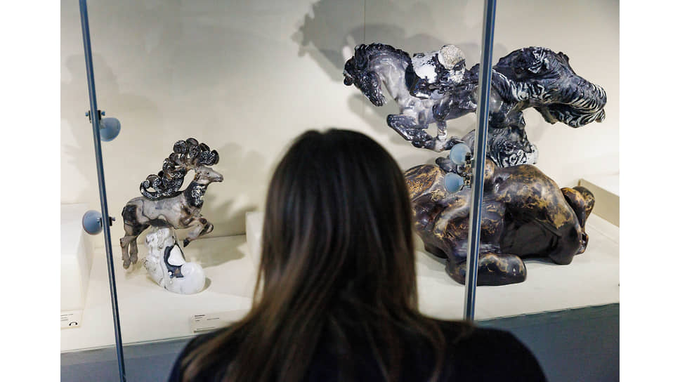 Представленные на выставке современные работы созданы Студией камнерезного искусства «Святогор», Камнерезным домом Алексея Антонова, Академией камнерезного искусства Григория Пономарева