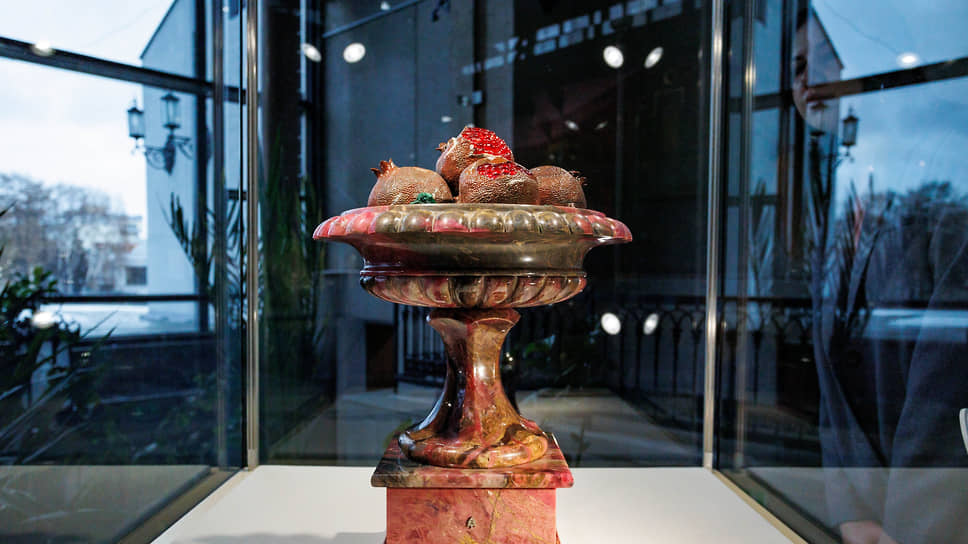 «Чаша с гранатами» — лот благотворительного аукциона Екатерининской Ассамблеи от Фонда Шмотьевых 