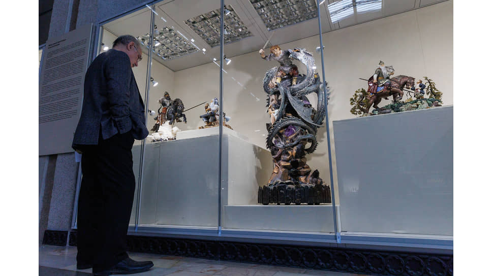 На выставке «Легенды камня» показано почти 60 произведений из собрания Фонда семьи Шмотьевых