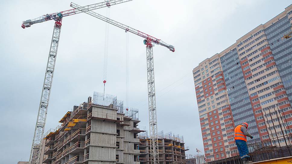 Объем незавершенного строительства в Свердловской области на уровне 3,06 млн кв. метров жилья позволит отрасли пережить кризисный период, считают эксперты 