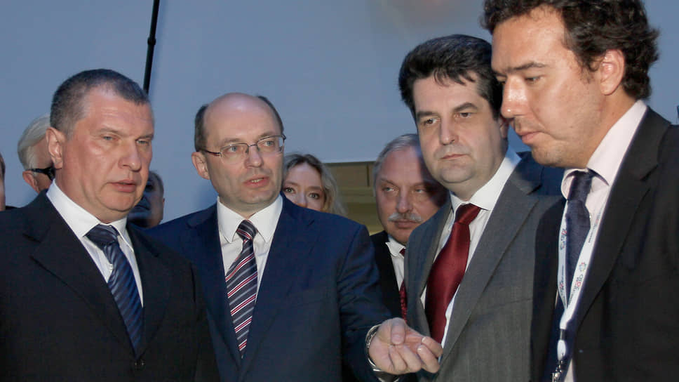 Самым высокопоставленным гостем первого «Иннопрома» (2010 год) 
стал вице-премьер России Игорь Сечин (слева)