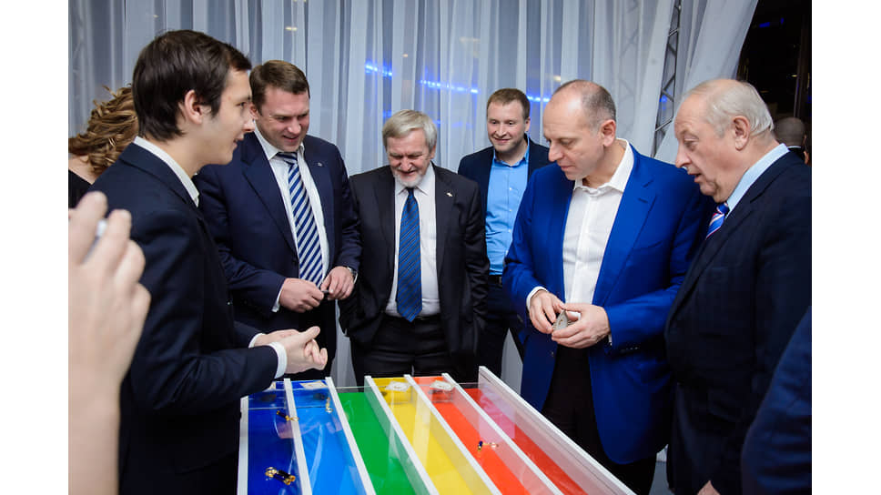 Вечер проходит в дружеской и уютной атмосфере