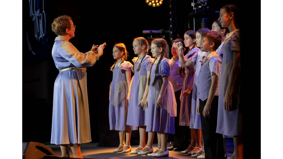 Традиционно на благотворительном вечере выступают звезды российской эстрады и творческие коллективы