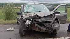 Водитель автомобиля врезалась в трактор в Удмуртии