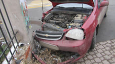 Пьяный водитель наехал на забор в Ижевске