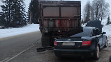 Один человек погиб в результате столкновения Audi и грузовика в Удмуртии