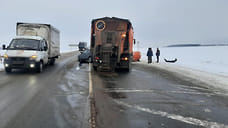 В Удмуртии водитель легкового автомобиля пострадал в столкновении с грузовиком