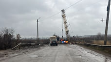 Балка строительного крана упала на мост в Удмуртии