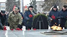 В Ижевске ко Дню защитника Отечества прошла торжественная церемония с возложением цветов к Вечному огню