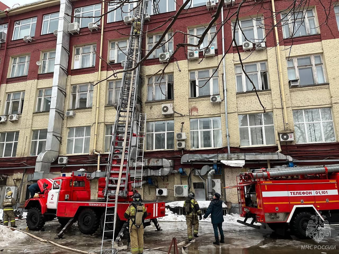 Горение в вентиляции могло стать причиной пожара в здании на улице  Пушкинская в Ижевске – Коммерсантъ Ижевск