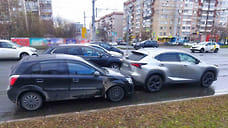 Нетрезвая водитель Kia Rio врезалась в автомобиль в Ижевске на улице Холмогорова