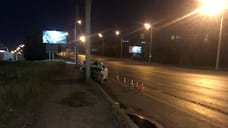 Нетрезвый водитель Renault врезался в столб на улице Новоажимова в Ижевске