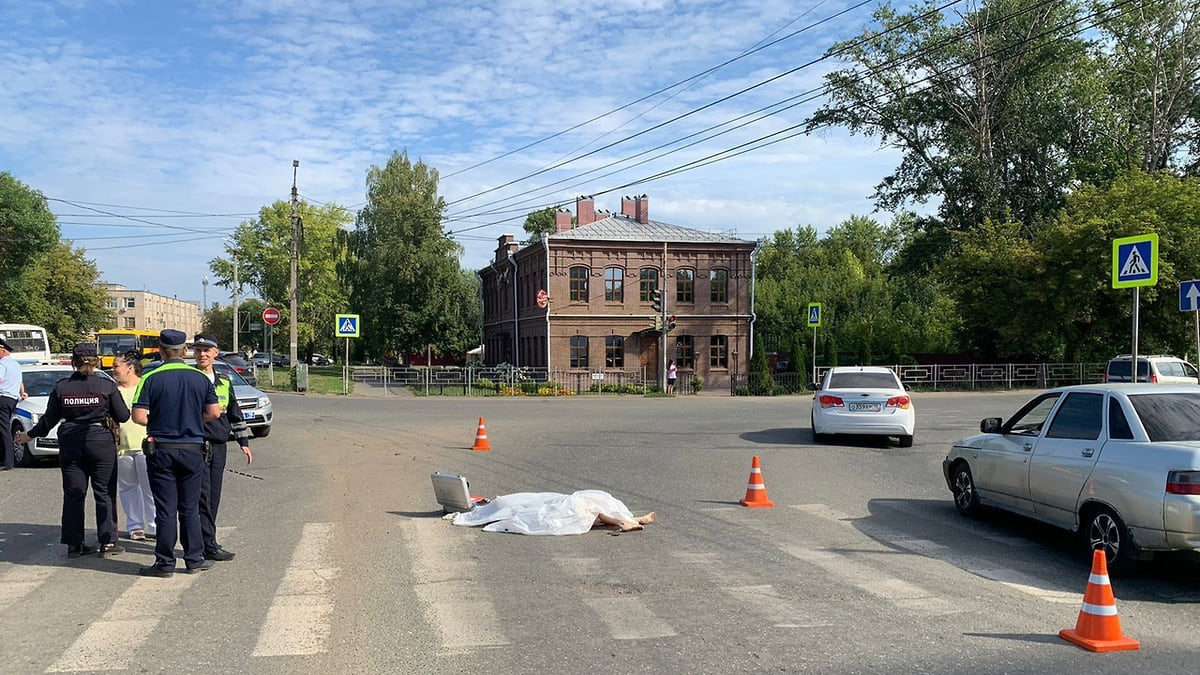 Водитель автобуса ПАЗ насмерть сбил молодую девушку в Сарапуле –  Коммерсантъ Ижевск