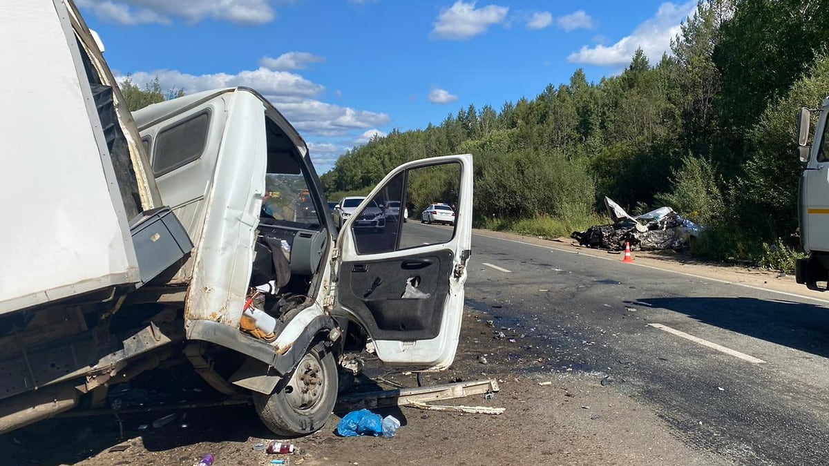 Нетрезвый водитель Toyota врезался в грузовик при обгоне на Славянском шоссе  в Ижевске – Коммерсантъ Ижевск