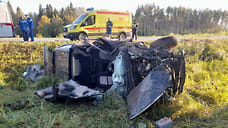 Мужчина погиб и трое пострадали в перевернувшемся в Удмуртии автомобиле