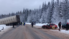 Двое водителей пострадали в ДТП с участием фуры в Удмуртии